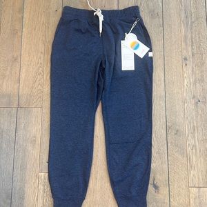 Vuori Halo Performance Jogger in x-small…never worn!